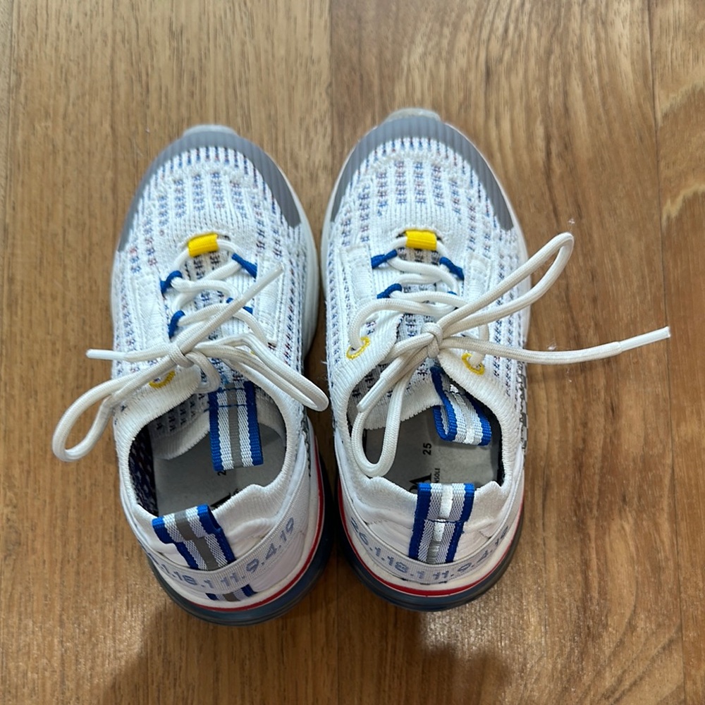 Stylish Toddler White and Blue Sneakers with Air Cushion